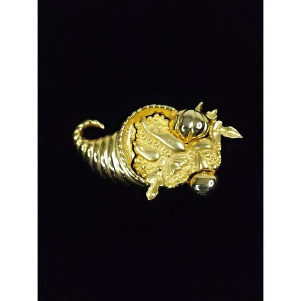 Vintage Thanksgiving Pin Brooch Cornucopia Harvest Gold‎ Tone Fruit Vegetables